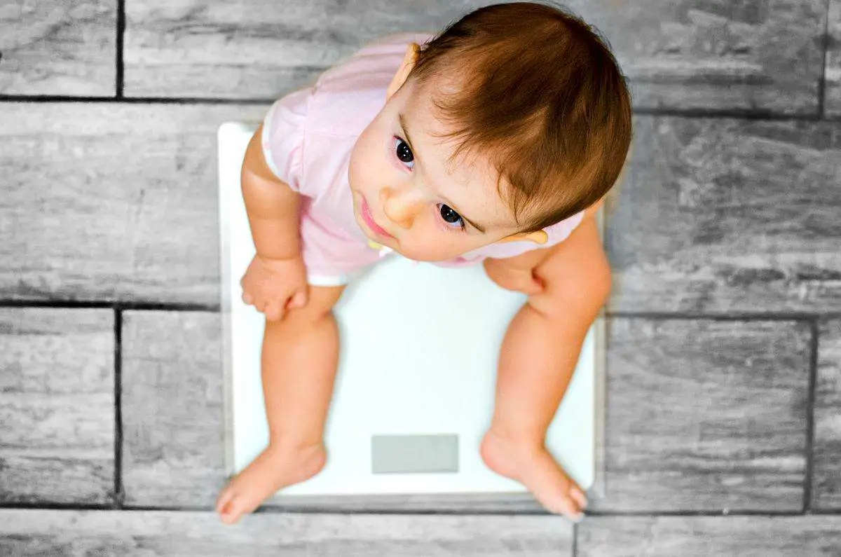 Baby girl weight scale | Baby Weight Chart | How Much Should My Baby Weigh? [INFOGRAPHIC]