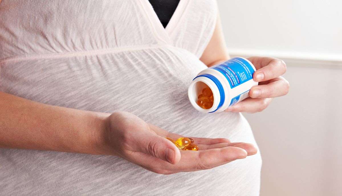 Pregnant woman vitamins onhand | Risks of Geriatric Pregnancy | What Is Geriatric Pregnancy?