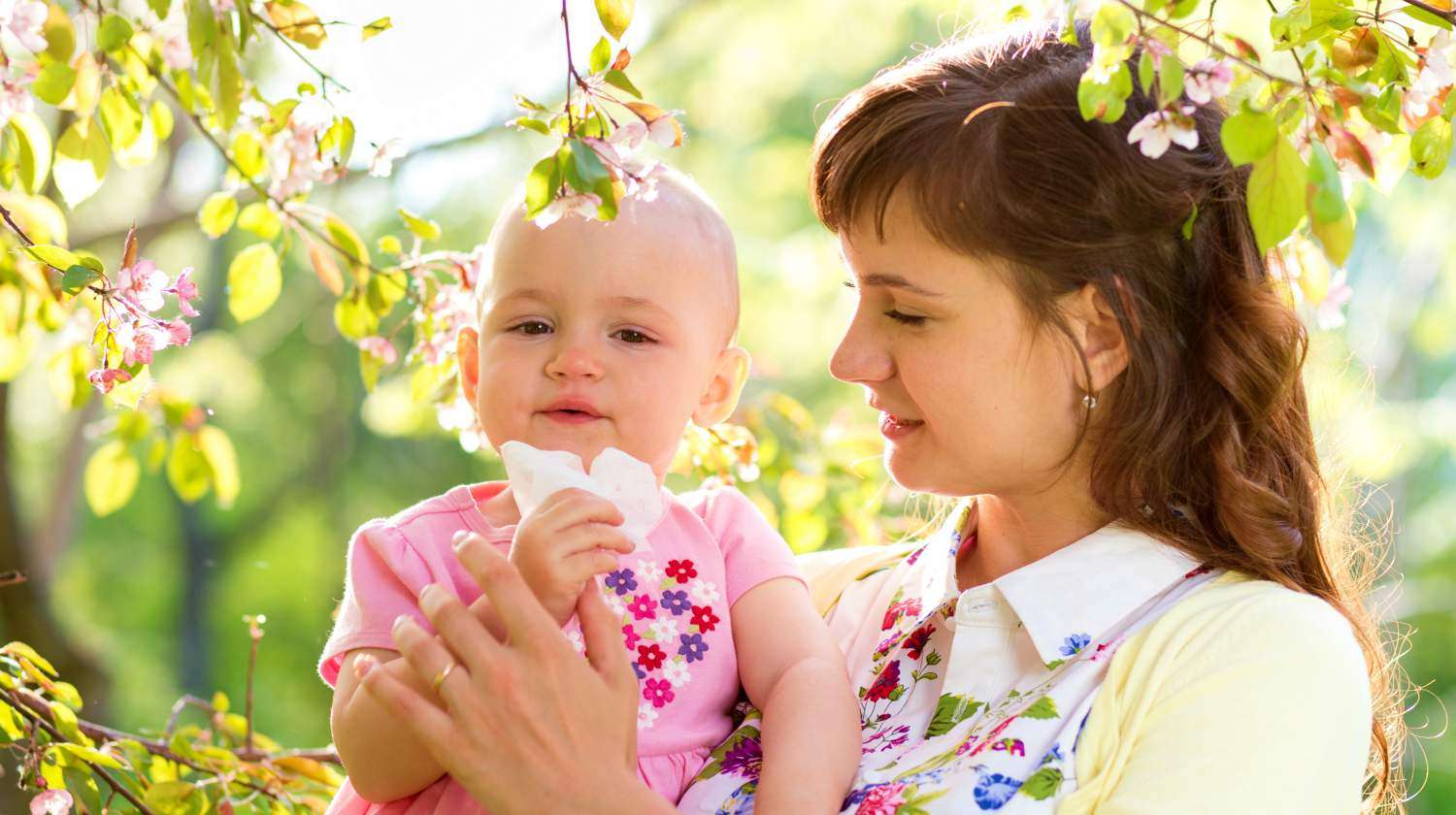 Feature | Allergy Mother and Baby Blowing Nose | Seasonal Allergies In Babies & Toddlers: Symptoms And Treatments | Seasonal allergy symptoms