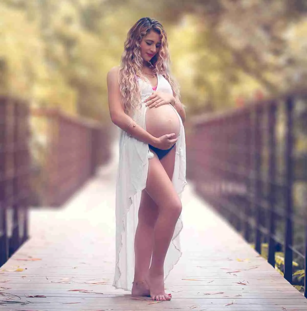 maternity woman photoshoot | Inspirational Pregnancy Quotes For First-Time Moms-to-Be | quotes about pregnancy